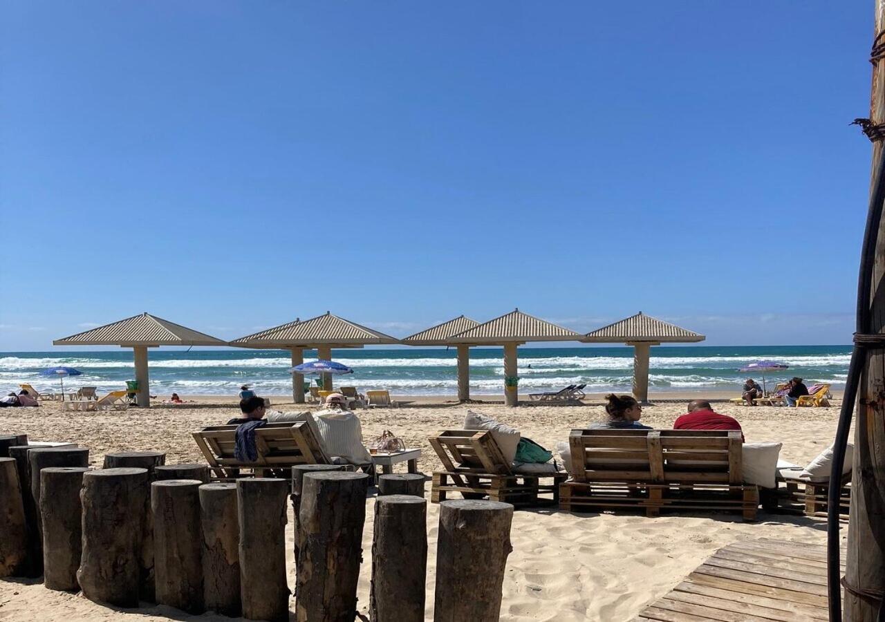 Studio Near The Sea Netanya Bagian luar foto